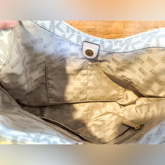 HPπ Micheal Kors Lily Large Vanilla MK Monogram Tote Shoulder Bag & Wallet - Picture 10 of 15